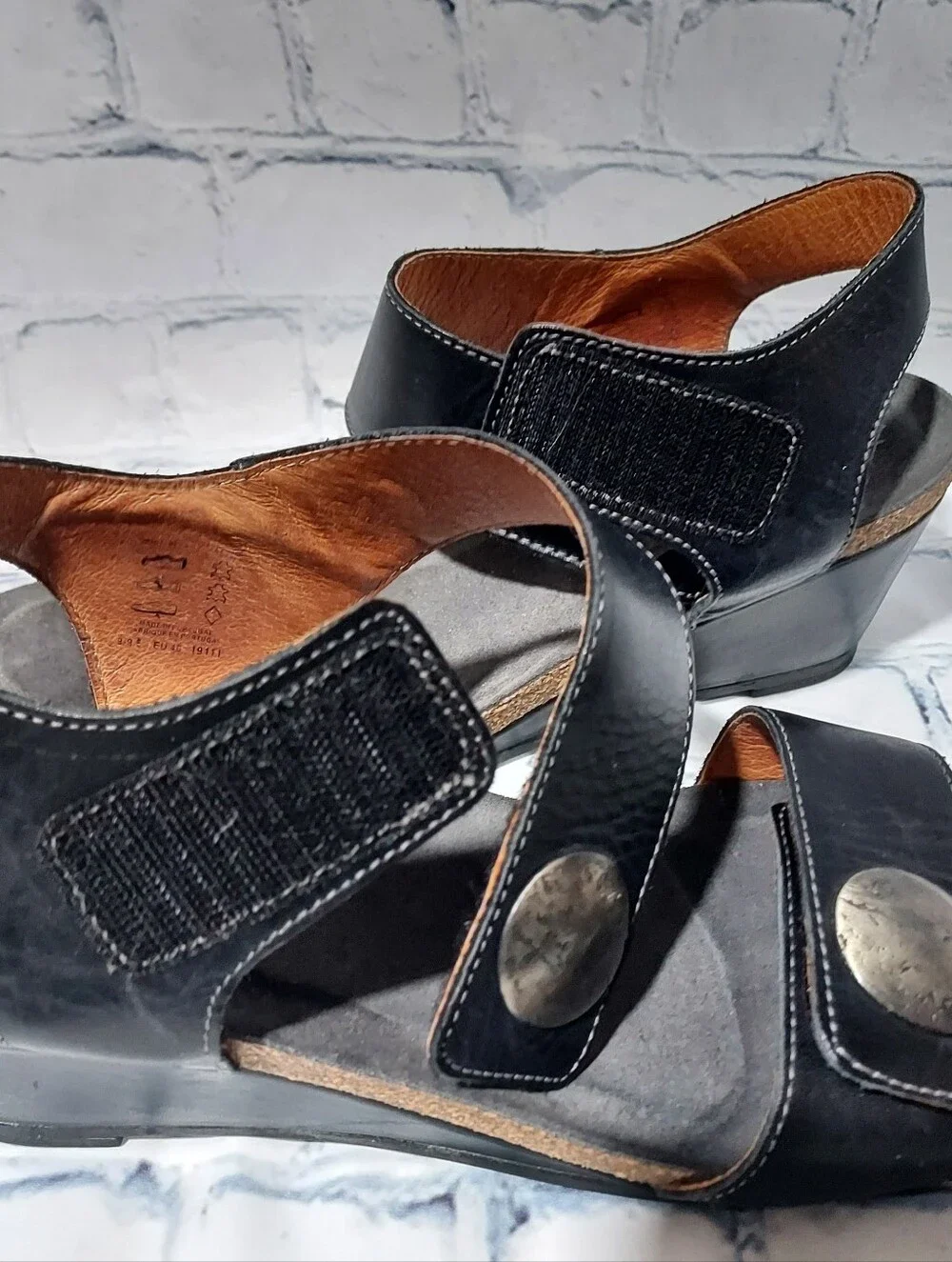 TAOS Carousel Wedge Comfort Sandal Leather Minimal Capsule 9-9.5  EU 40 Black
